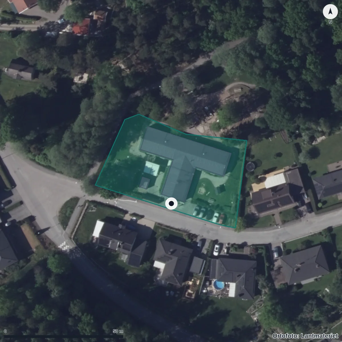 Flygbild över Bråtastugans Förskola, ortofoto från Lantmäteriet