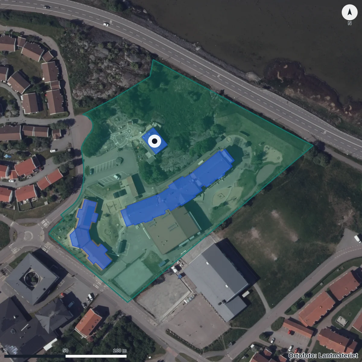 Flygbild över Föräldrakooperativet Nästet, ortofoto från Lantmäteriet