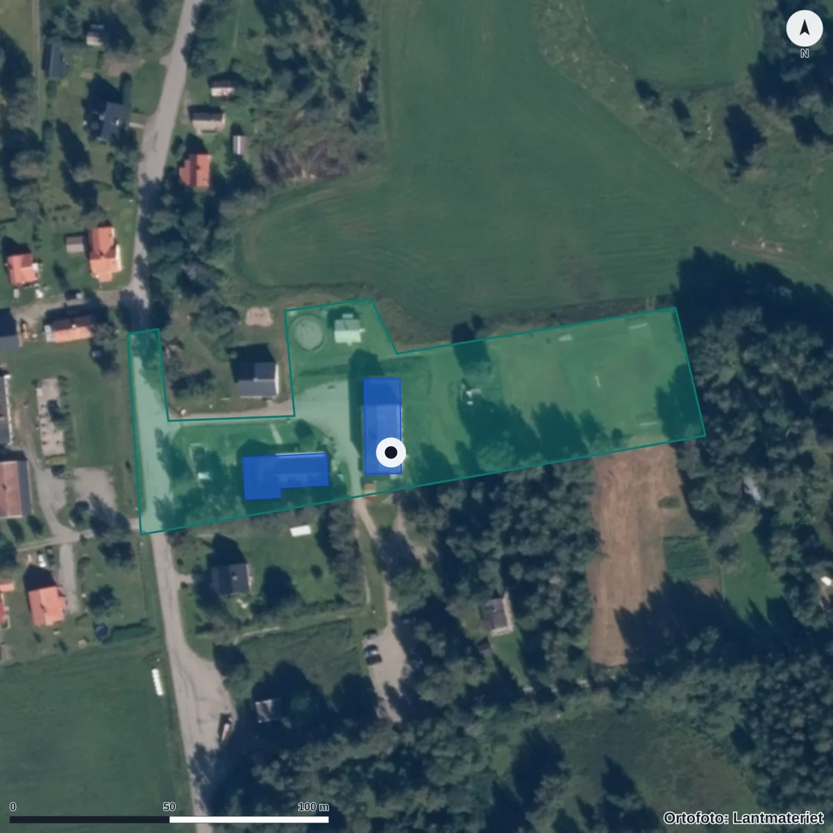 Flygbild över Kövra Byskola, ortofoto från Lantmäteriet