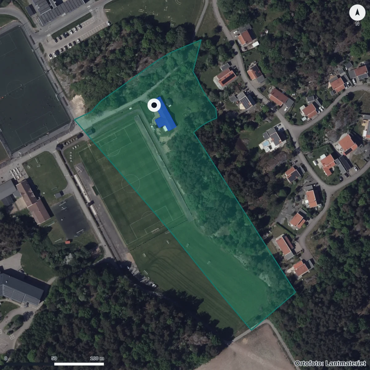 Flygbild över Föräldrakooperativet Rödluvan, ortofoto från Lantmäteriet