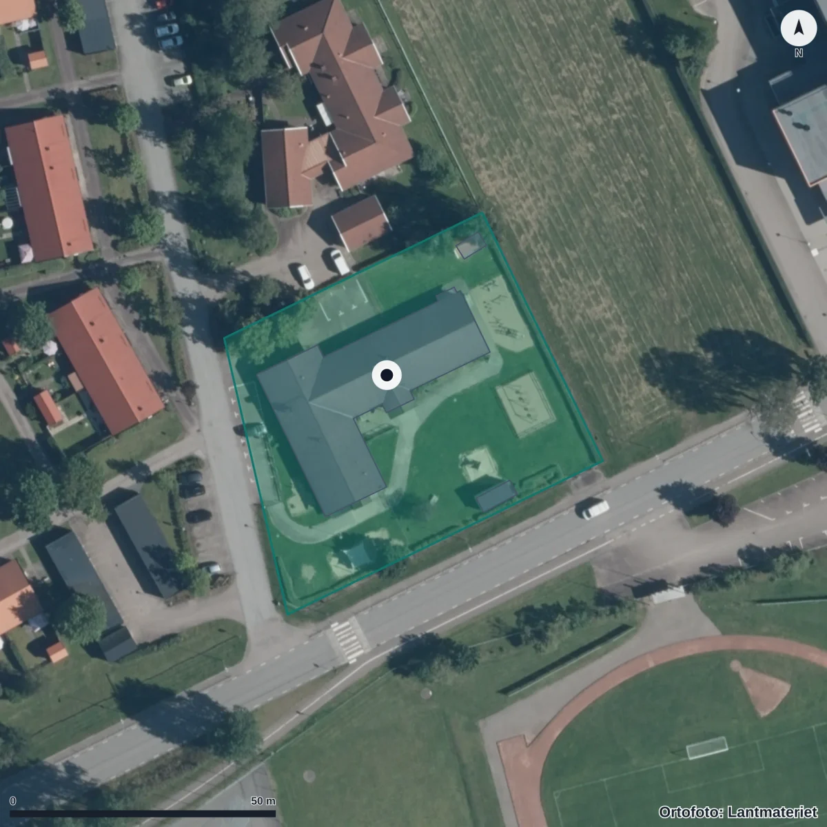 Flygbild över Förskolan Trollbacken, ortofoto från Lantmäteriet