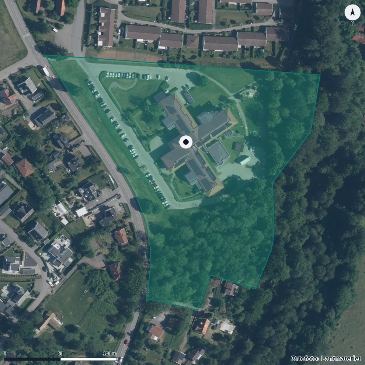 Flygbild över Båstad Montessori, ortofoto från Lantmäteriet