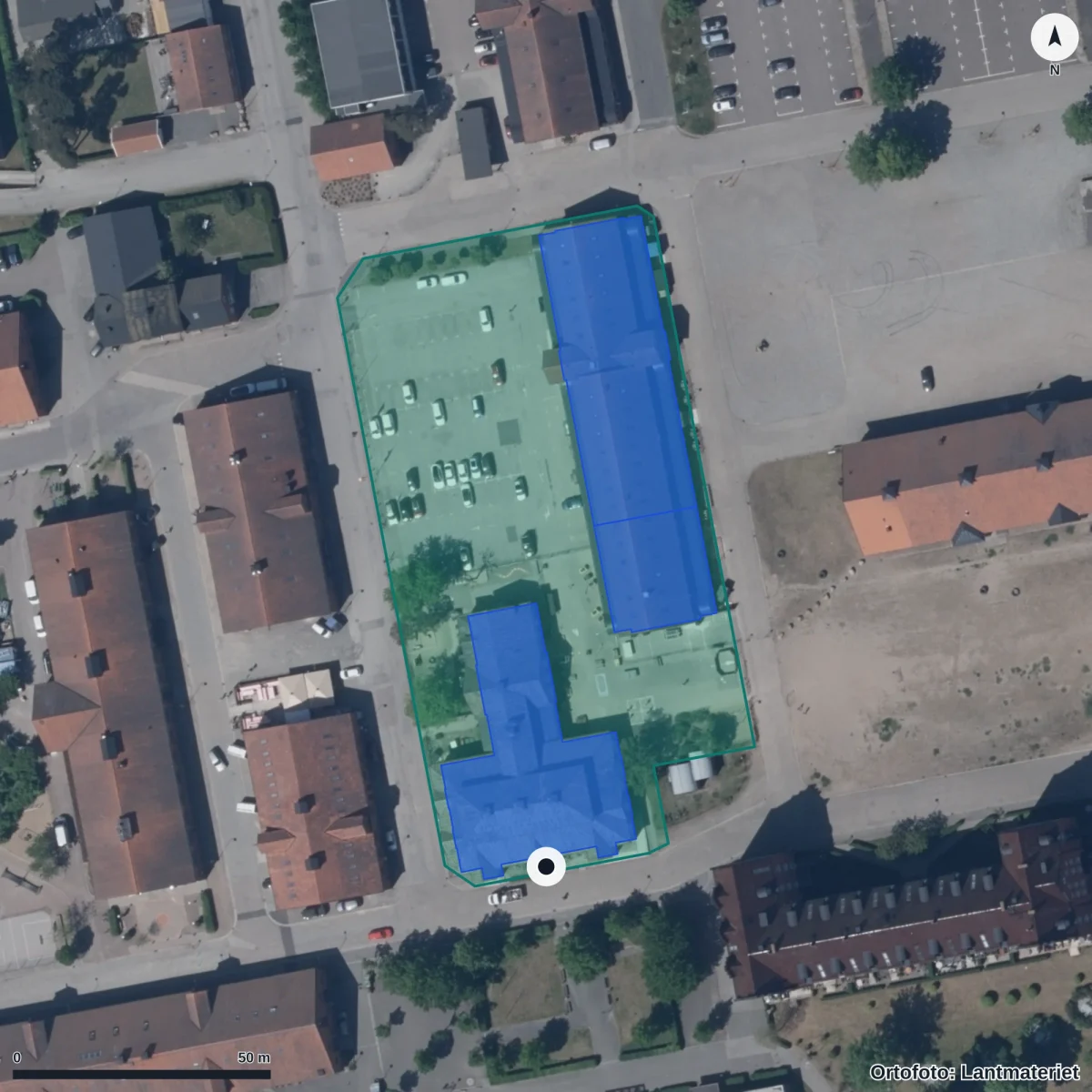 Flygbild över Montessori Mondial Sandskogen, ortofoto från Lantmäteriet