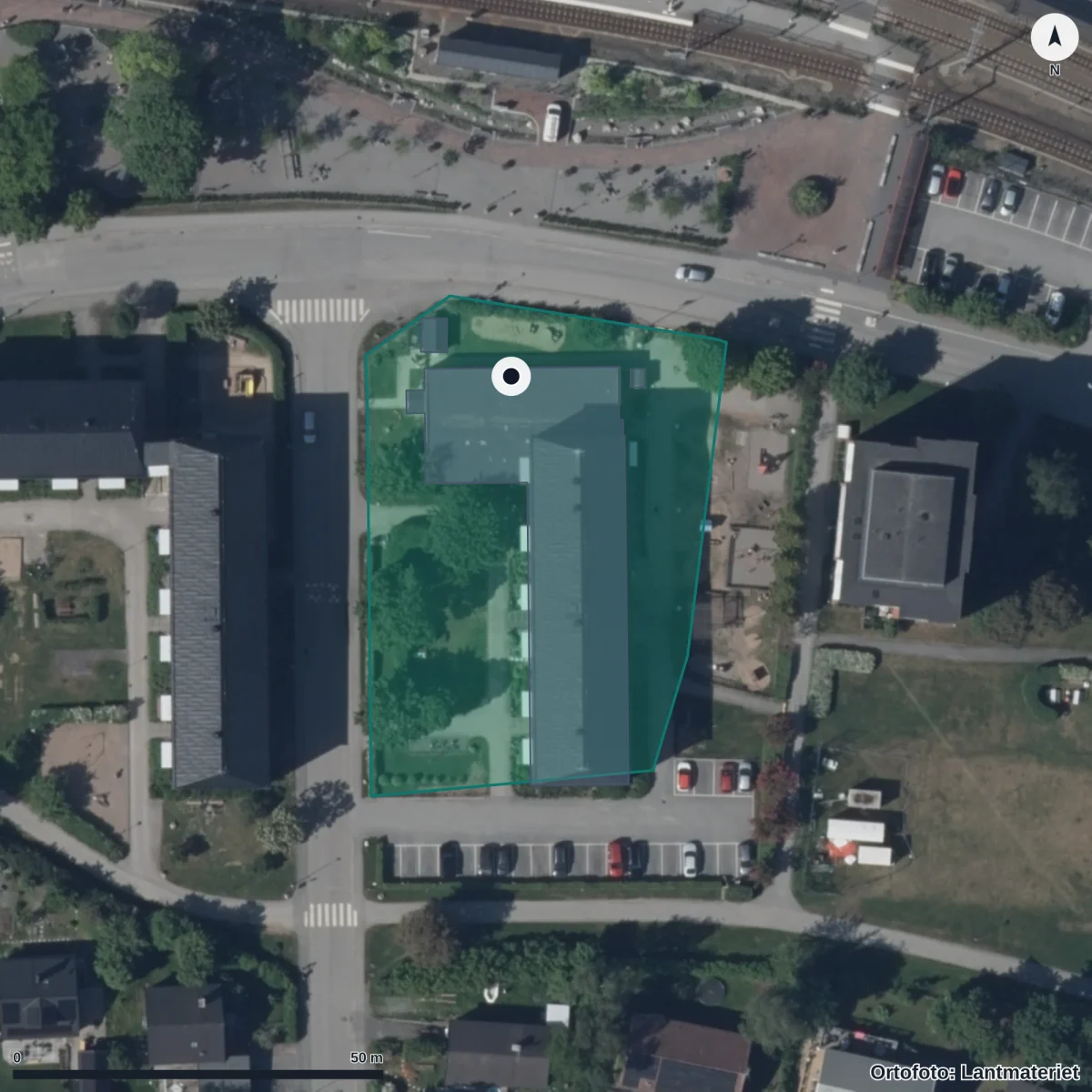 Flygbild över Neptunus Montessoriförskola, ortofoto från Lantmäteriet