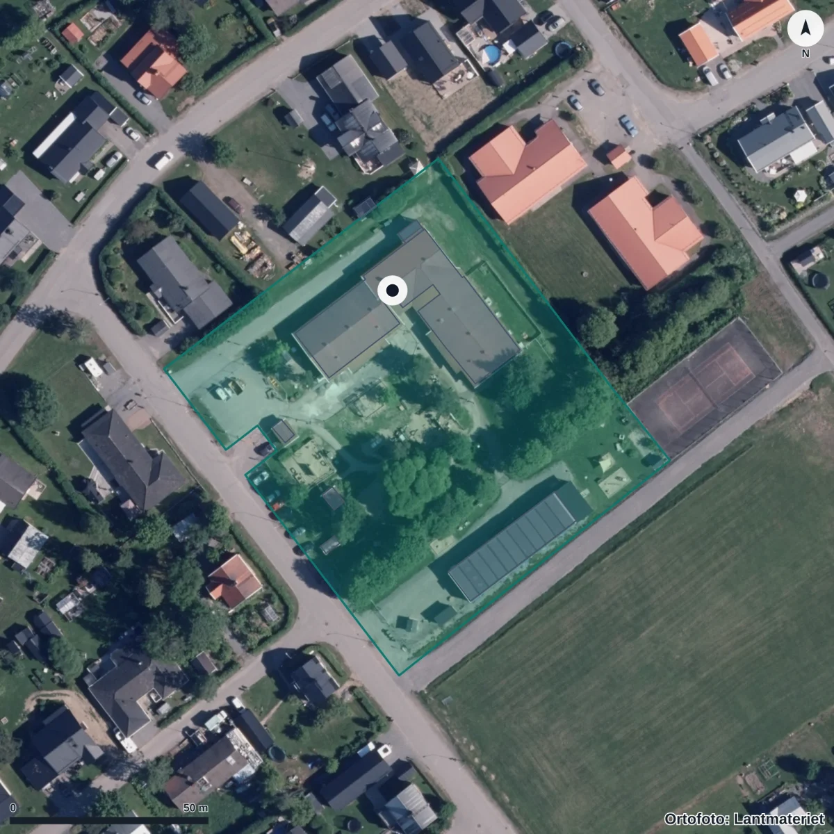 Flygbild över Förskolan Snickargården, ortofoto från Lantmäteriet