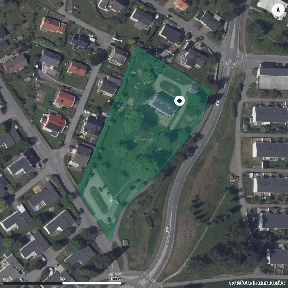 Flygbild över Kyrkans Förskola Prästgården Lerum, ortofoto från Lantmäteriet