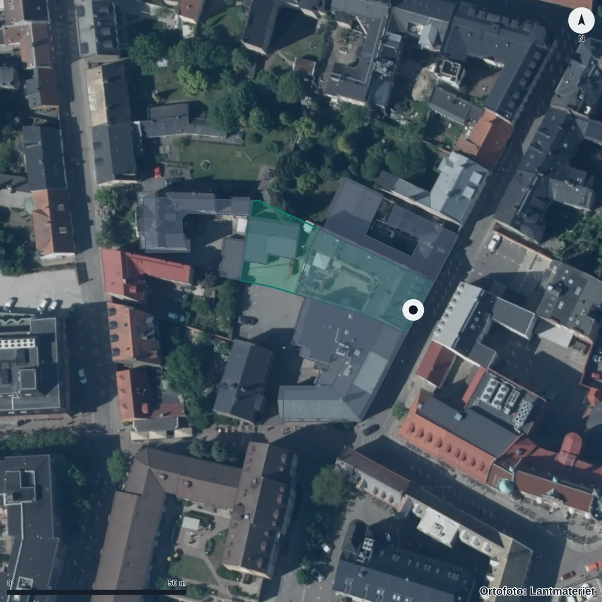 Flygbild över Montessoriförskolan Barnens Hus, ortofoto från Lantmäteriet