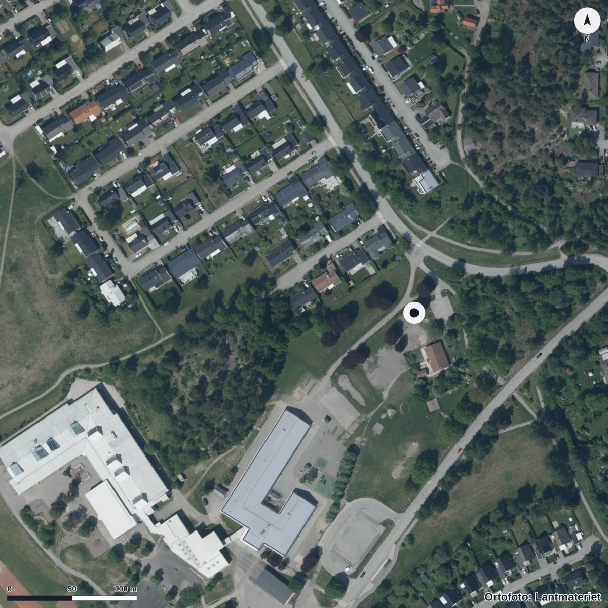 Flygbild över Förskolan Regnbågen, ortofoto från Lantmäteriet