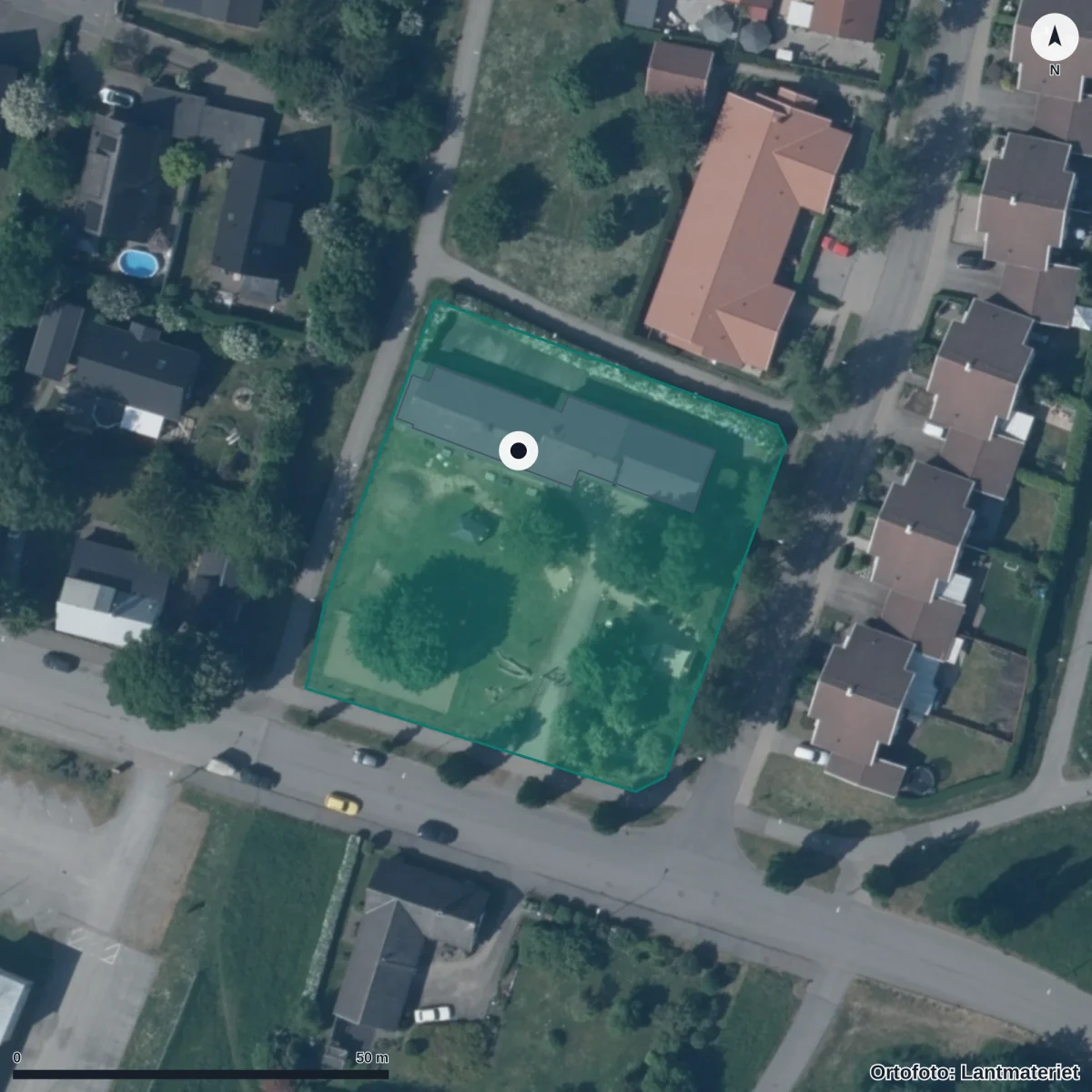 Flygbild över Bambina Montessoriförskola, ortofoto från Lantmäteriet