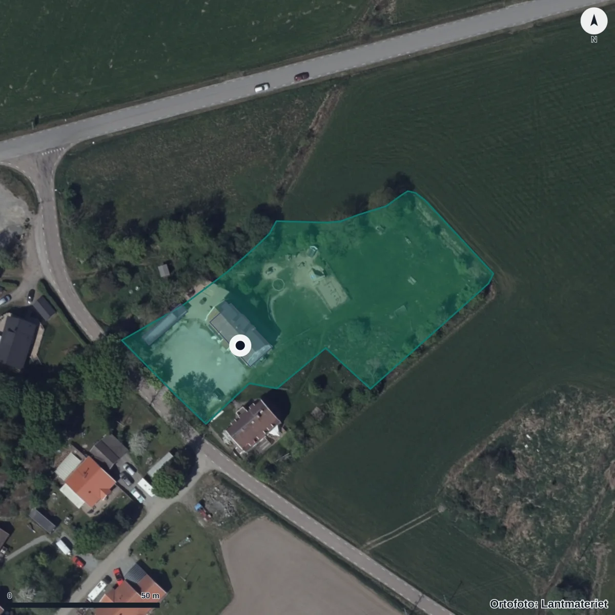 Flygbild över Naturmontessori Harestad, ortofoto från Lantmäteriet
