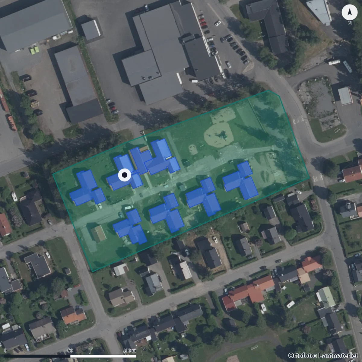 Flygbild över Montessori Droppen, ortofoto från Lantmäteriet