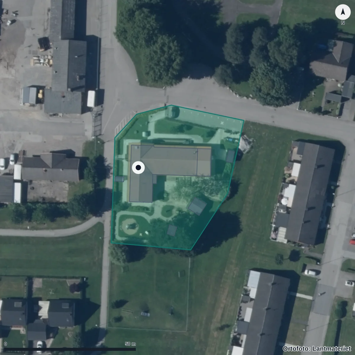 Flygbild över Kyrkans Förskola Gnistan Ekonomisk Förening, ortofoto från Lantmäteriet