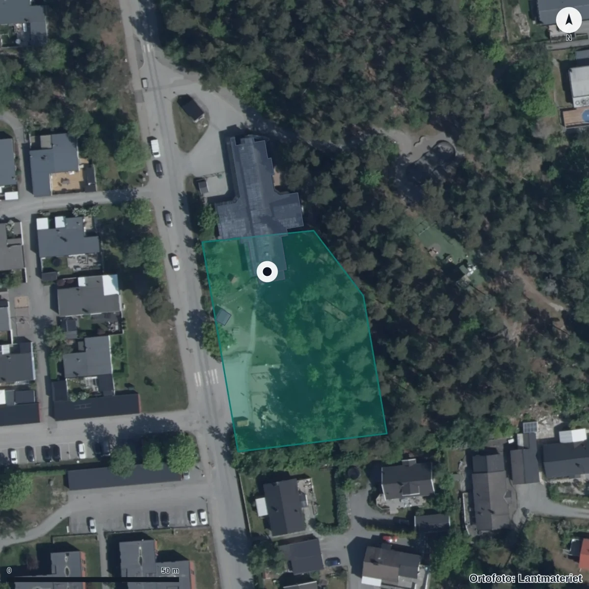 Flygbild över Vallentuna Montessoriförskola, ortofoto från Lantmäteriet