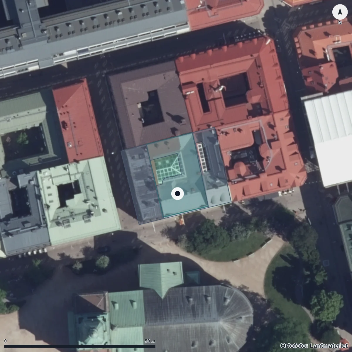 Flygbild över Kyrkans Förskola Trädet, ortofoto från Lantmäteriet