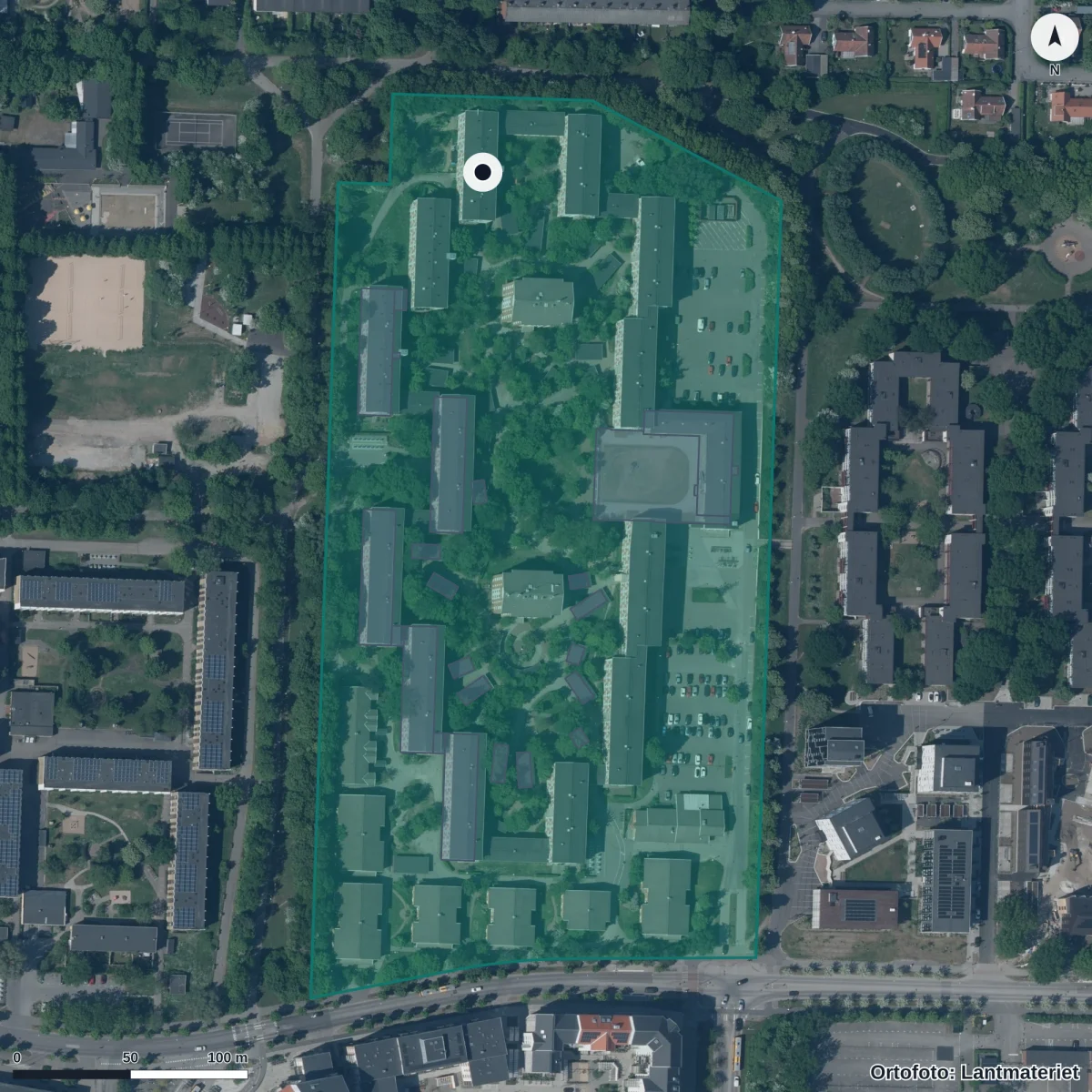 Flygbild över Montessoriförskolan Tellus, ortofoto från Lantmäteriet