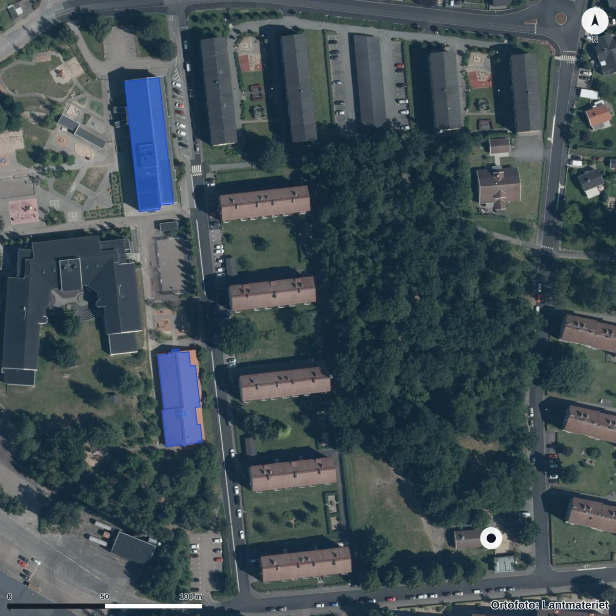 Flygbild över Syrsans Hörselförskola, ortofoto från Lantmäteriet