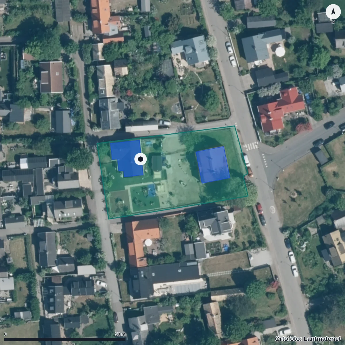 Flygbild över Lillgårdens Montessoriförskola, ortofoto från Lantmäteriet