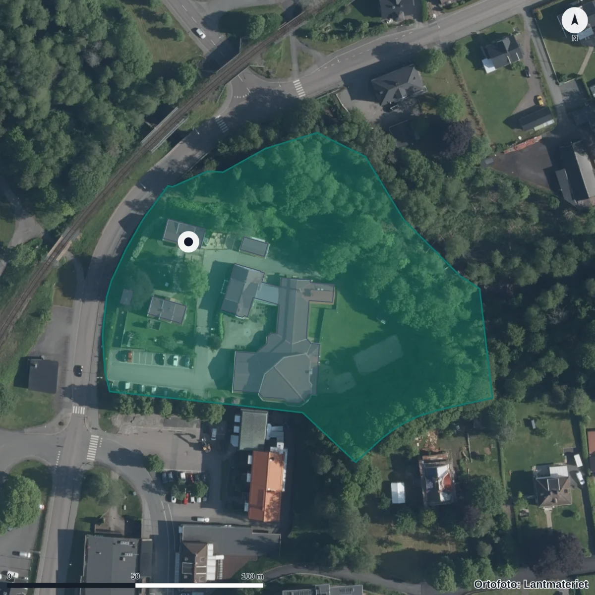 Flygbild över Bergsgårdens Fsk, ortofoto från Lantmäteriet