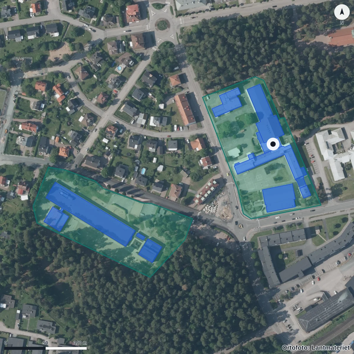 Flygbild över Ängarydsskolan, ortofoto från Lantmäteriet