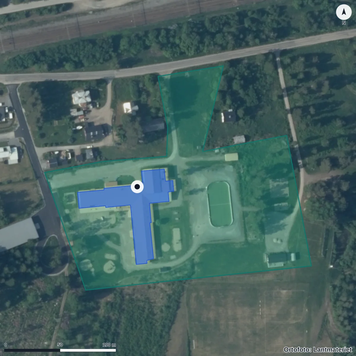 Flygbild över Helgums skola, ortofoto från Lantmäteriet