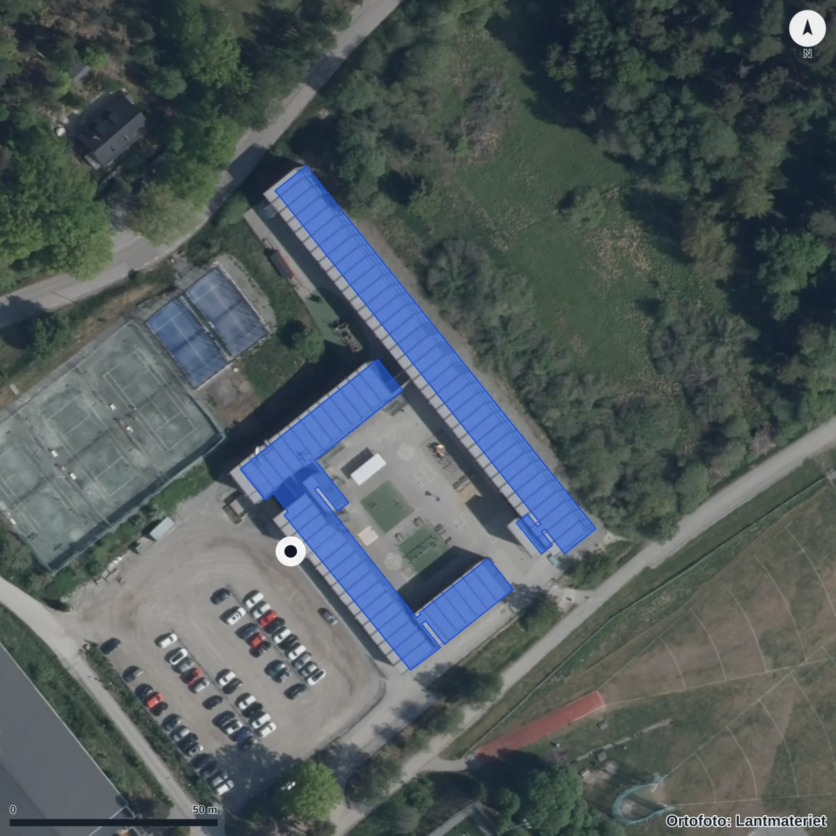 Flygbild över Solfagraskolan, ortofoto från Lantmäteriet