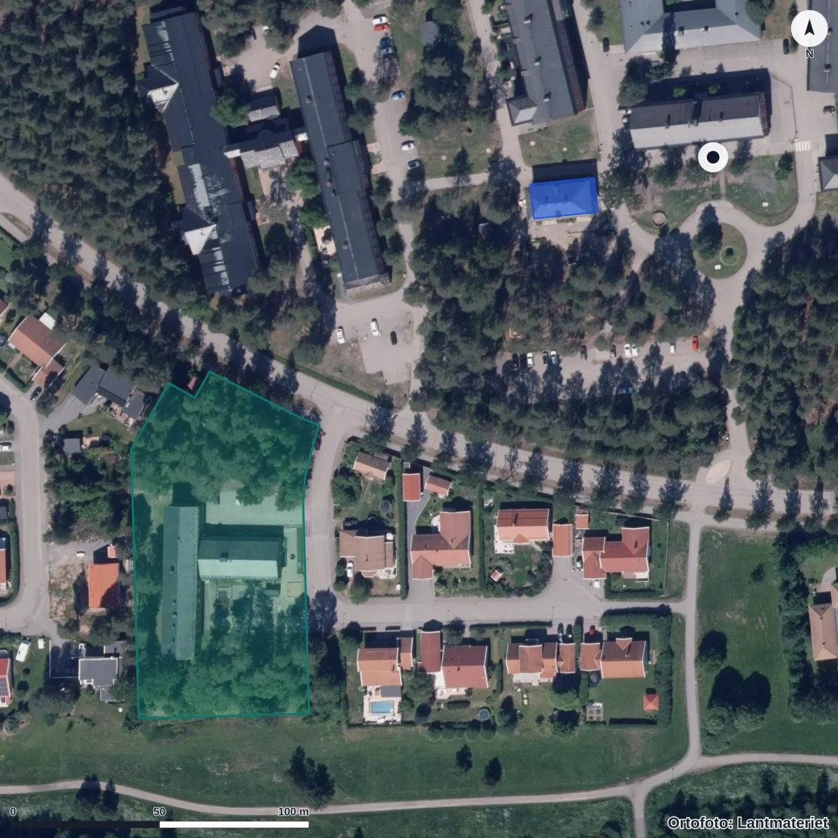 Flygbild över Umeå Montessoriskola, ortofoto från Lantmäteriet