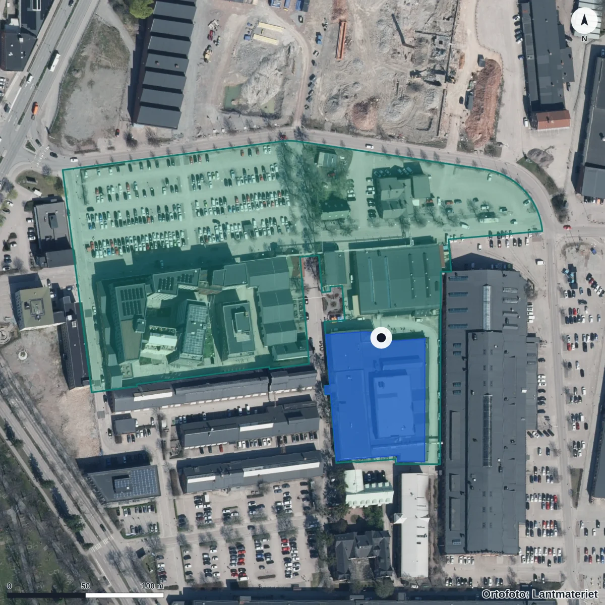 Flygbild över Hahrska gymnasiet, ortofoto från Lantmäteriet