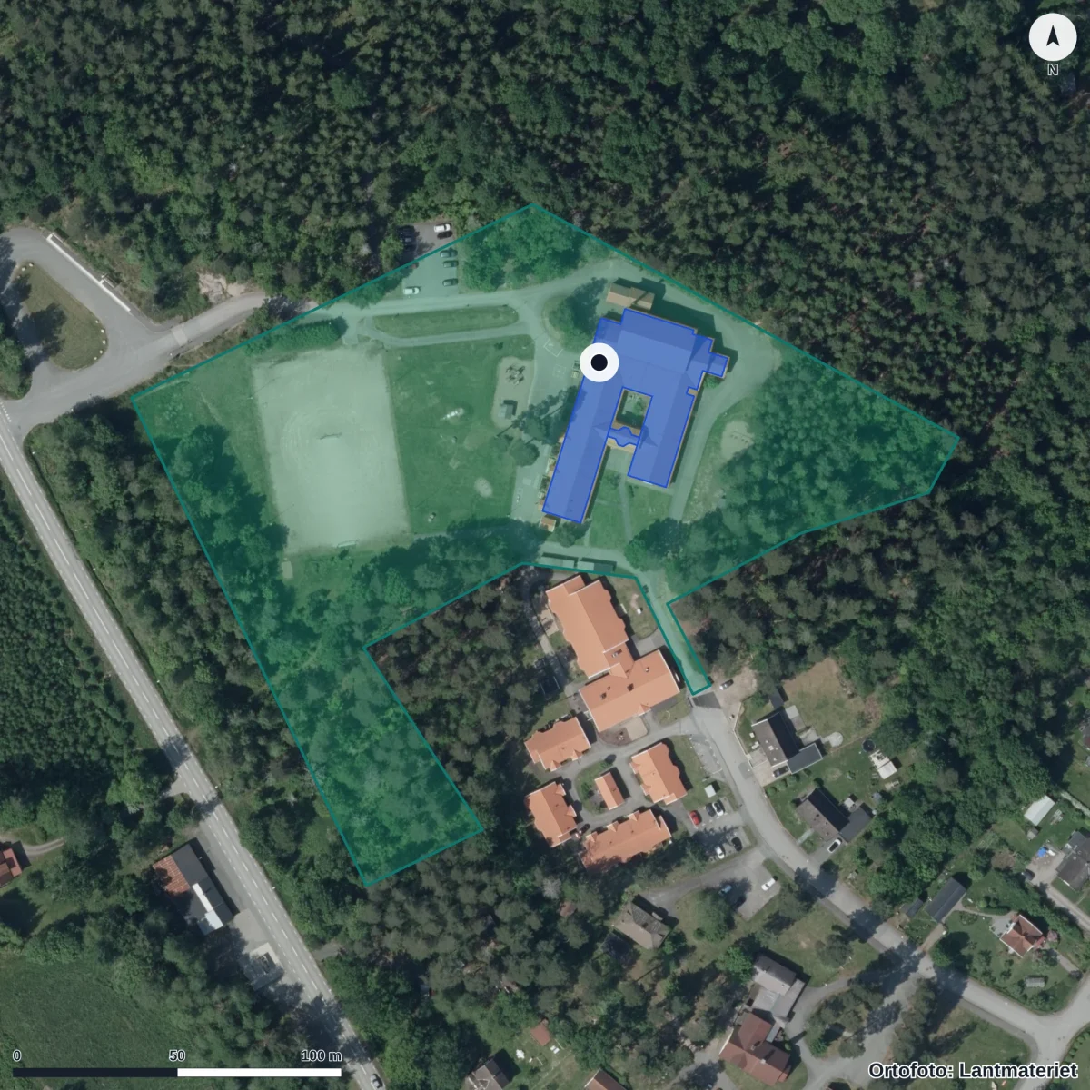 Flygbild över Nye skola, ortofoto från Lantmäteriet