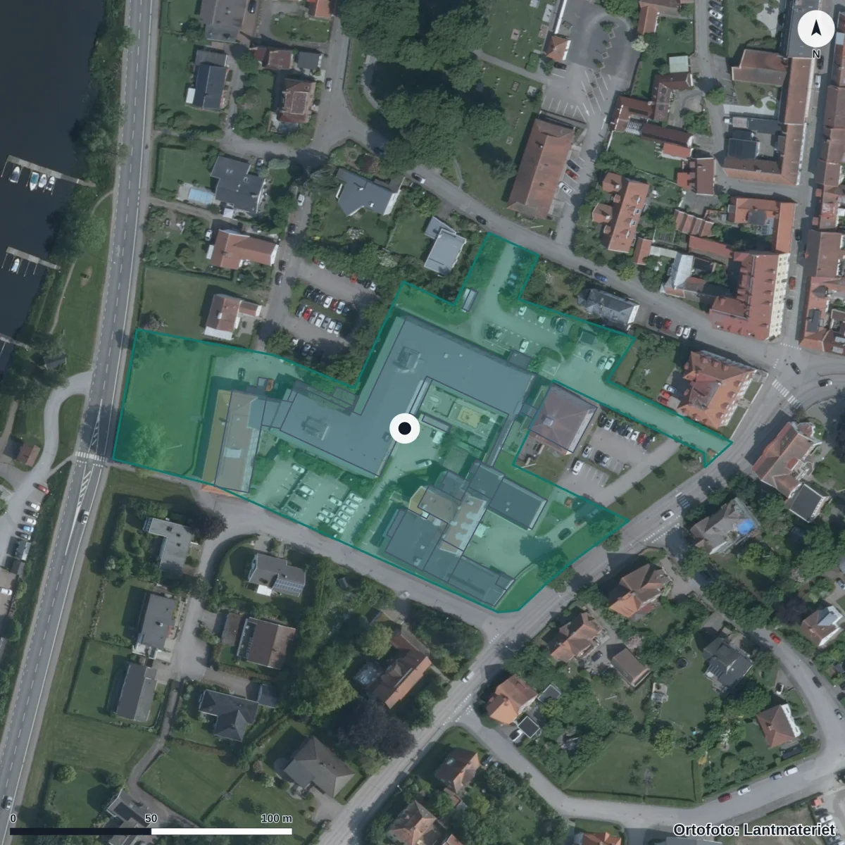 Flygbild över Centrumskolan anpassat gymnasium, ortofoto från Lantmäteriet