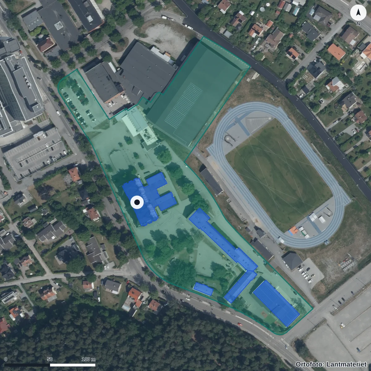 Flygbild över Rosenborgskolan, ortofoto från Lantmäteriet
