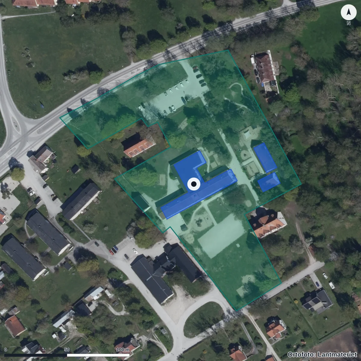 Flygbild över Lärbro skola, ortofoto från Lantmäteriet