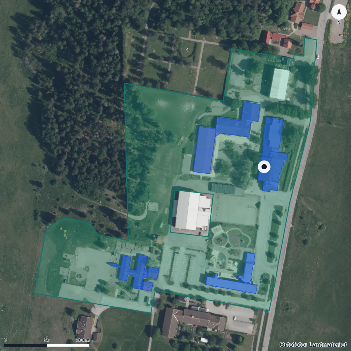 Flygbild över Gåvsta skola, ortofoto från Lantmäteriet