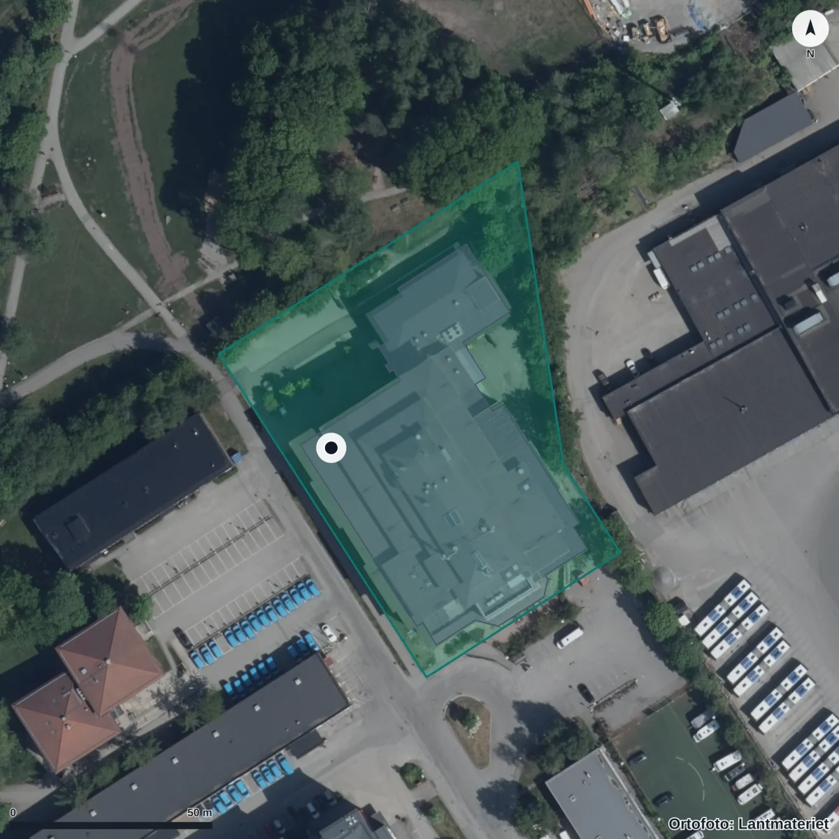 Flygbild över Sparre Gymnasium, ortofoto från Lantmäteriet