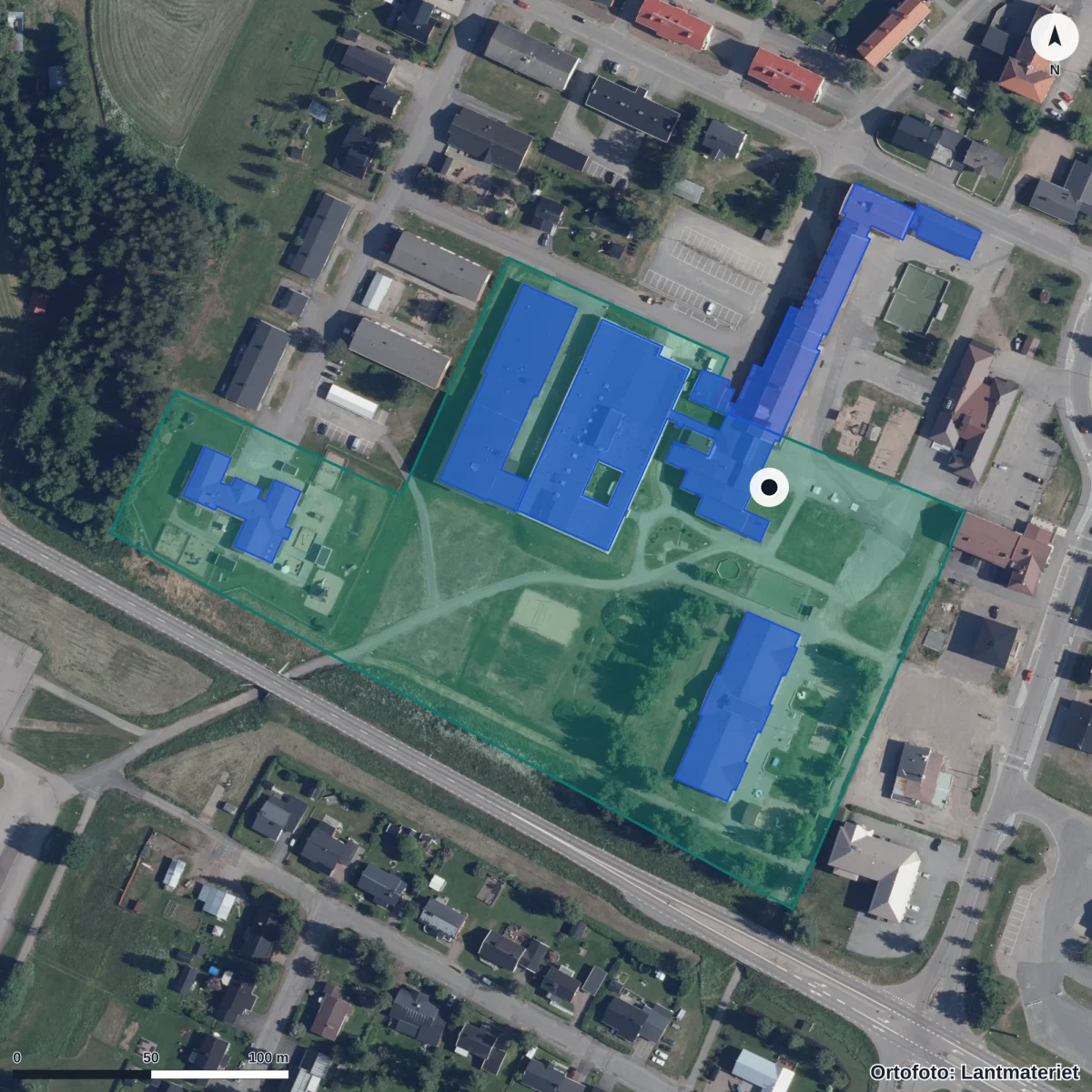 Flygbild över Pajala Centralskola, ortofoto från Lantmäteriet