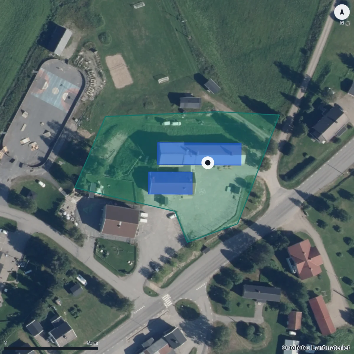 Flygbild över Dalbackens friskola, ortofoto från Lantmäteriet