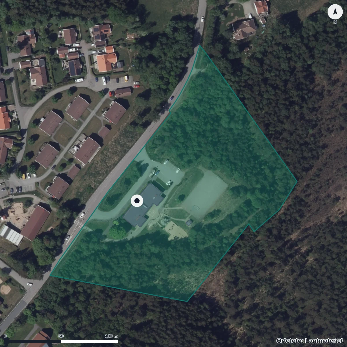 Flygbild över Ubbhultskolan, ortofoto från Lantmäteriet