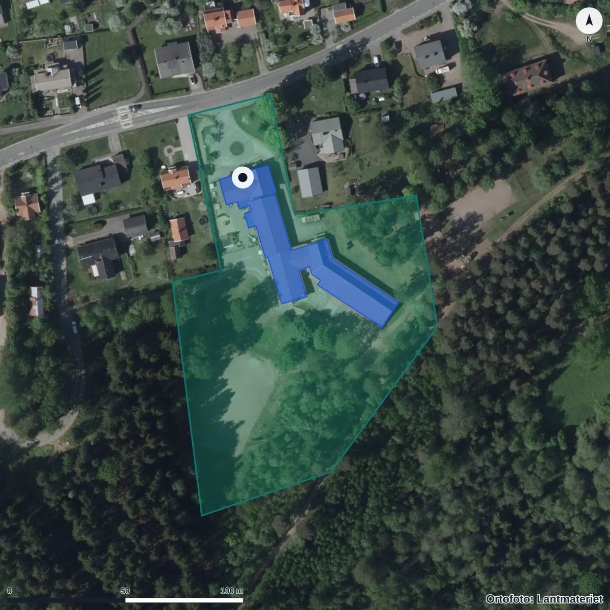 Flygbild över Lerdala skola, ortofoto från Lantmäteriet
