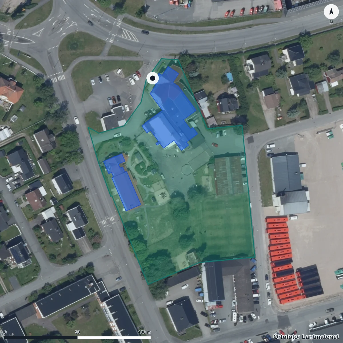 Flygbild över Vetlanda Friskola, ortofoto från Lantmäteriet