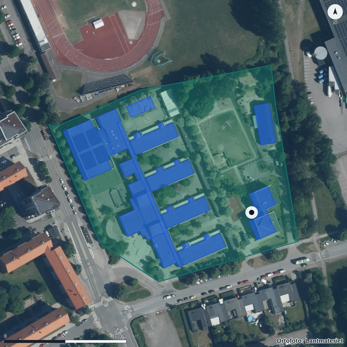 Flygbild över Högastensskolan, ortofoto från Lantmäteriet