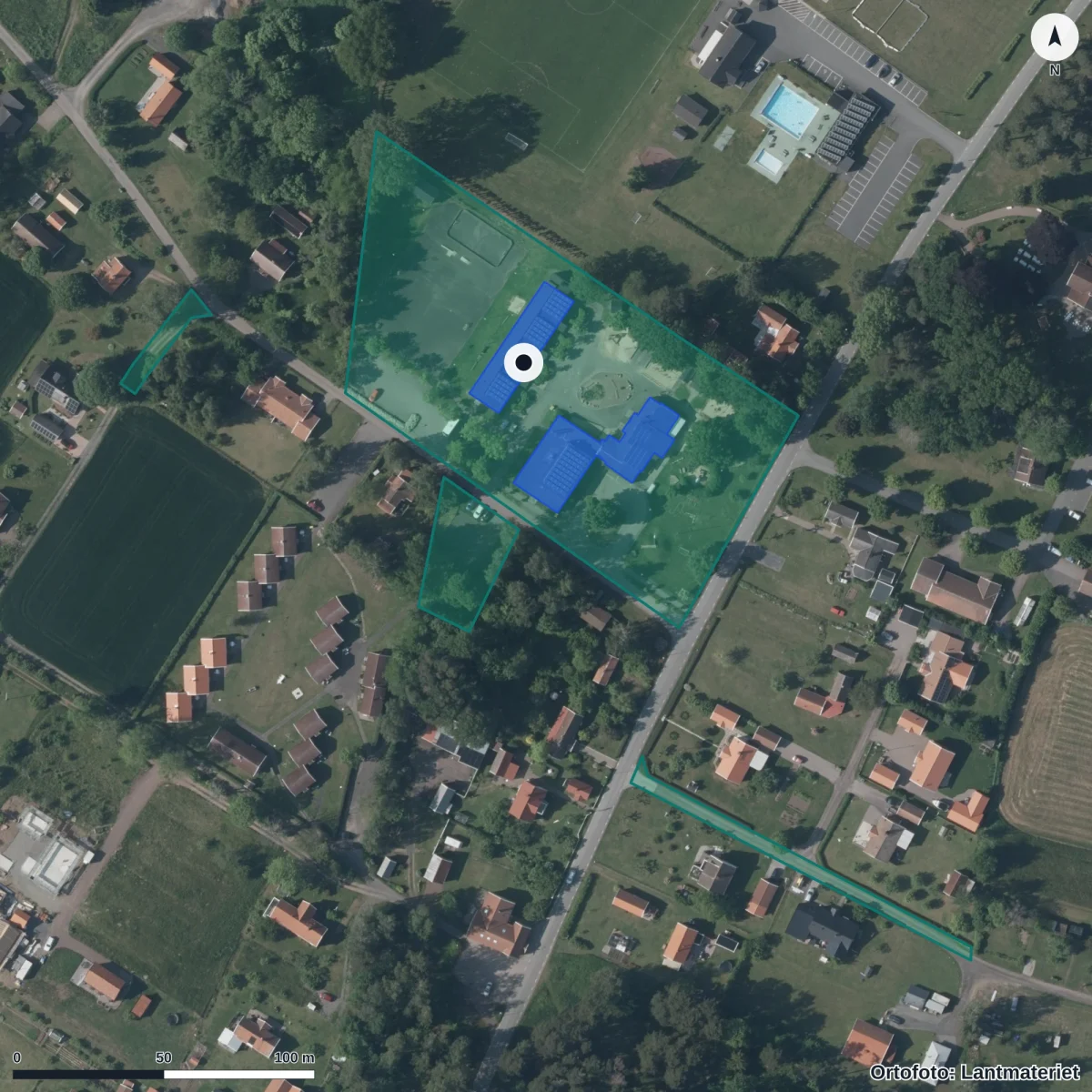 Flygbild över Kumlabyskolan, ortofoto från Lantmäteriet