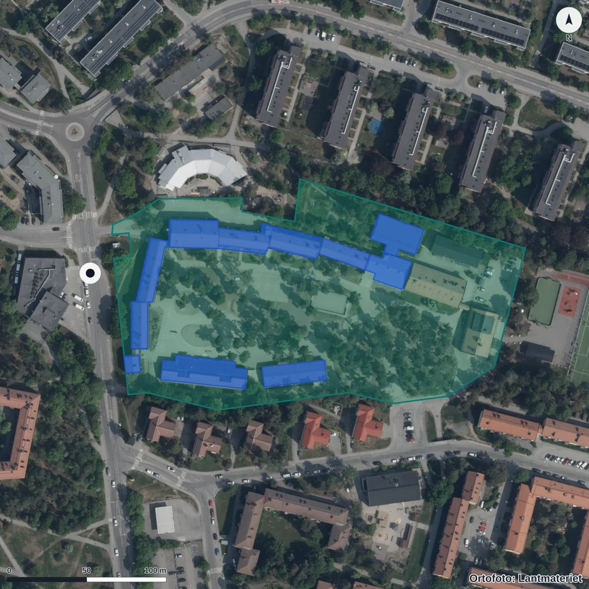 Flygbild över Bagarmossens skola, ortofoto från Lantmäteriet