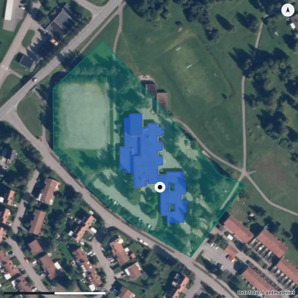 Flygbild över Storvikenskolan, ortofoto från Lantmäteriet