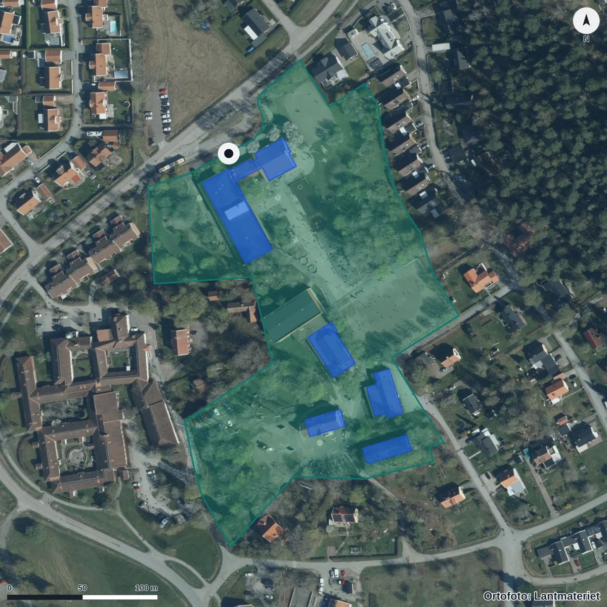 Flygbild över Bälinge skola, ortofoto från Lantmäteriet