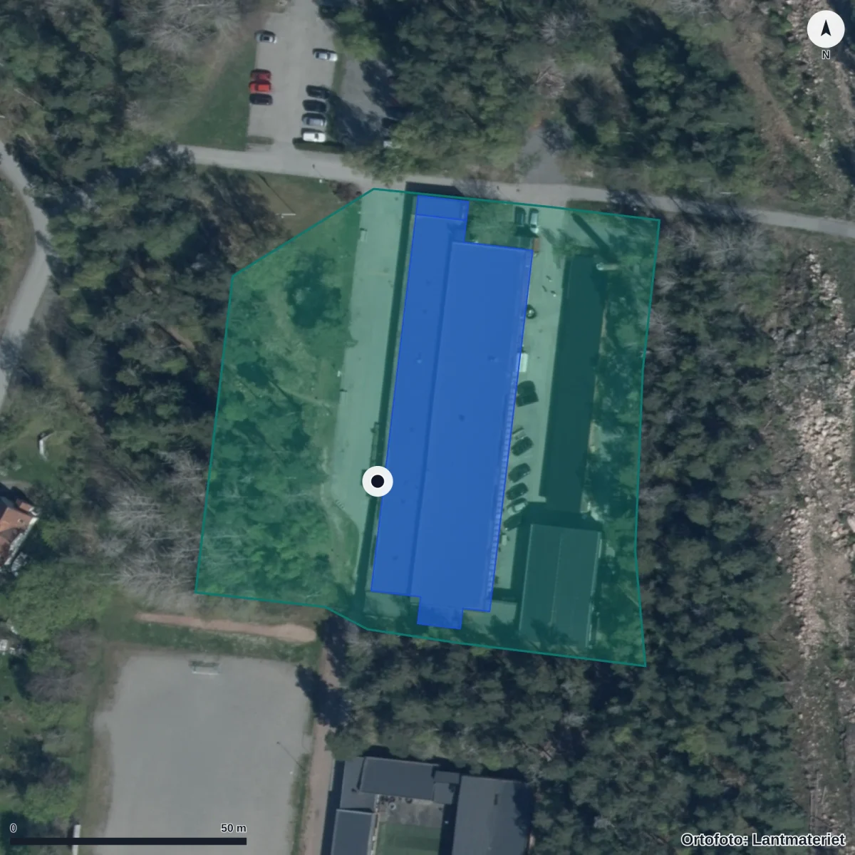 Flygbild över Carl Wahren gymnasium, ortofoto från Lantmäteriet