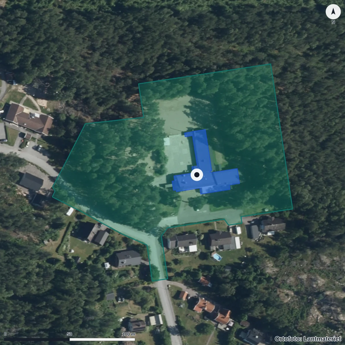 Flygbild över Ålberga skola, ortofoto från Lantmäteriet