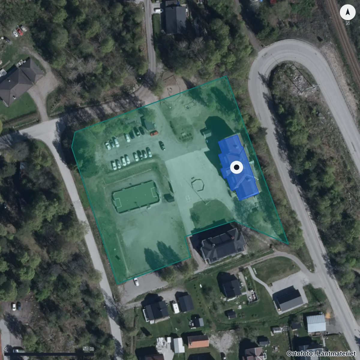 Flygbild över Heliås Kunskapscentrum AB, ortofoto från Lantmäteriet