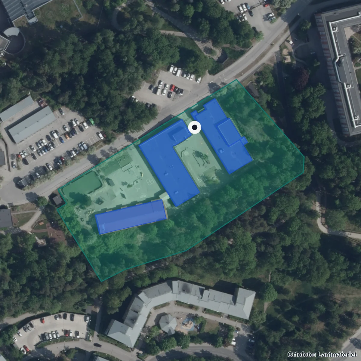 Flygbild över Visättraskolan, ortofoto från Lantmäteriet