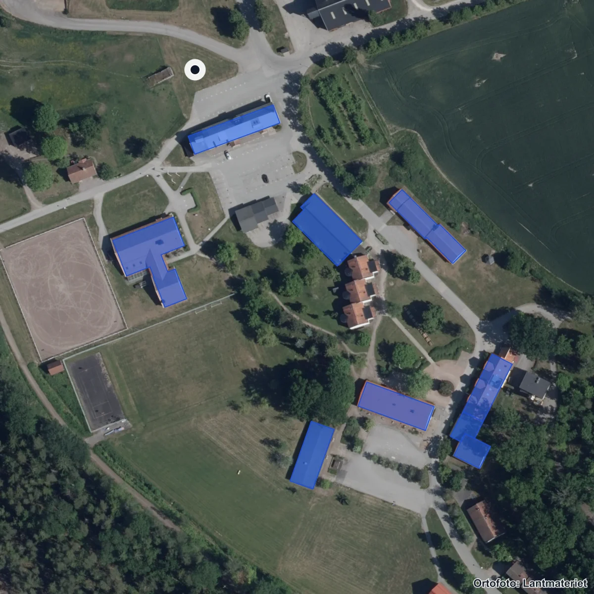 Flygbild över Gamlebygymnasiet, ortofoto från Lantmäteriet