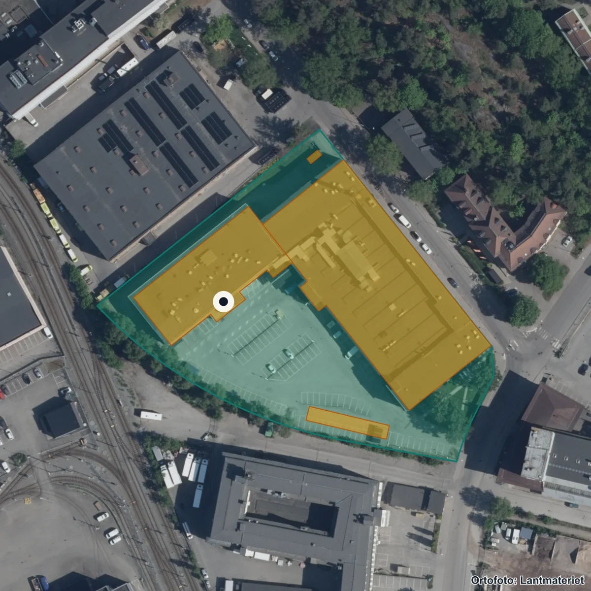 Flygbild över Praktiska Gymnasiet Bromma, ortofoto från Lantmäteriet