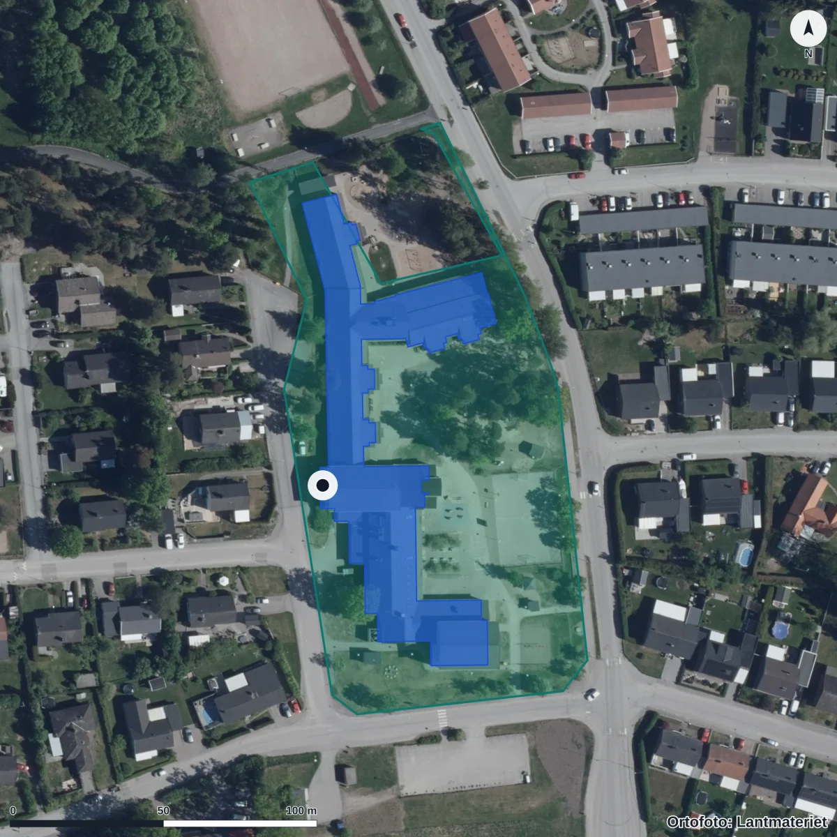 Flygbild över Svalstaskolan, ortofoto från Lantmäteriet